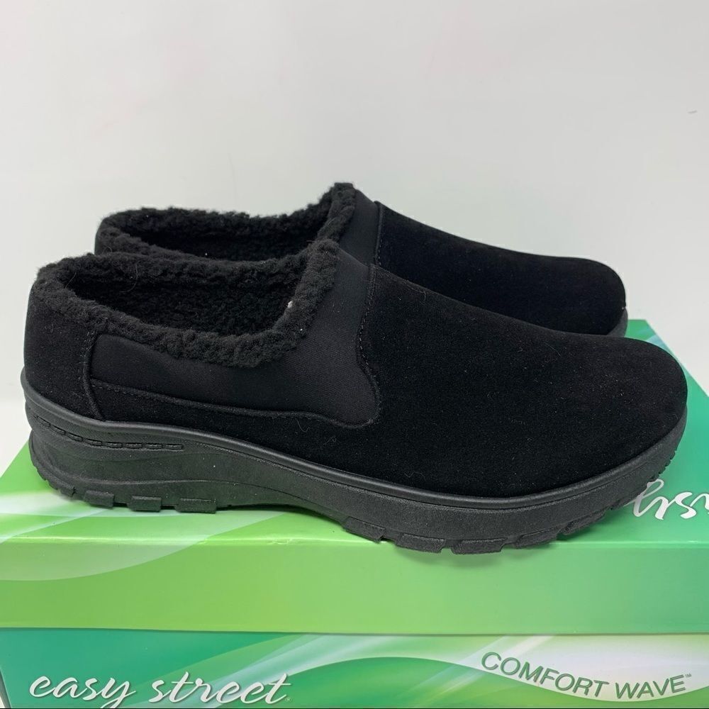 Easy Street Duluth Clogs - Picture 2 of 9